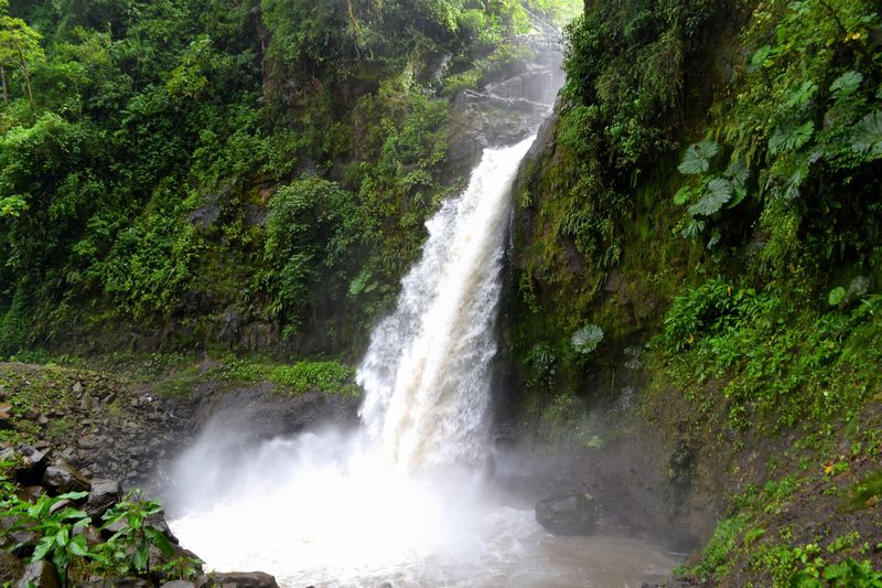 Catarata La Paz, Vara Blanca